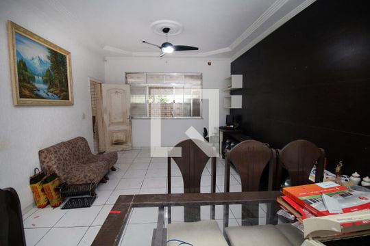 Sala de casa à venda com 2 quartos, 300m² em Vila da Penha, Rio de Janeiro