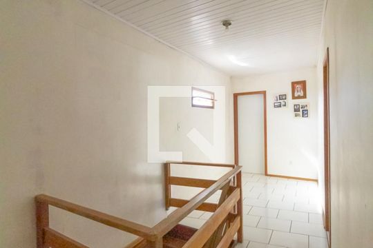 Corredor de casa à venda com 4 quartos, 220m² em Fátima, Canoas
