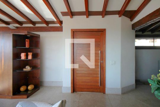 Entrada de casa à venda com 3 quartos, 720m² em Mangabeiras, Belo Horizonte