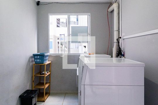 Área de Serviço de apartamento para alugar com 2 quartos, 44m² em Jardim Cláudia, São Paulo