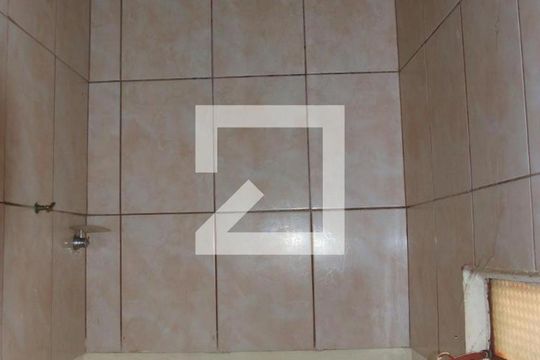 Banheiro de kitnet/studio para alugar com 1 quarto, 50m² em Setor Campinas, Goiânia