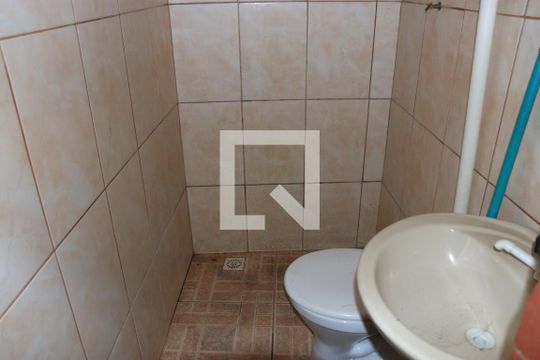 Banheiro de kitnet/studio para alugar com 1 quarto, 50m² em Setor Campinas, Goiânia