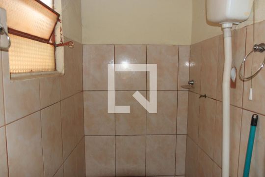 Banheiro de kitnet/studio para alugar com 1 quarto, 50m² em Setor Campinas, Goiânia