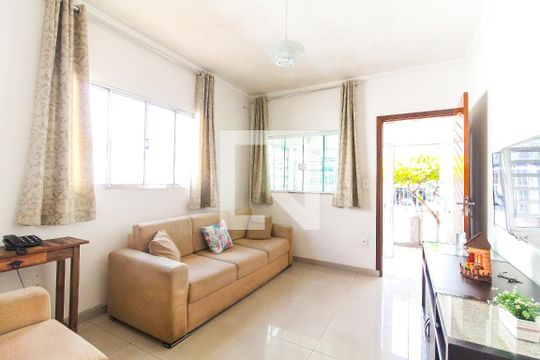 Sala de casa para alugar com 4 quartos, 200m² em Jardim Soraia, São Paulo