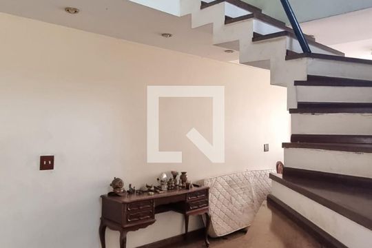 Escada de casa à venda com 3 quartos, 189m² em Jardim Sao Paulo(Zona Norte), São Paulo