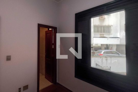 Suíte 1 de casa para alugar com 4 quartos, 250m² em Gonzaga, Santos
