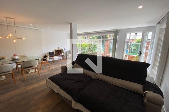 Sala de casa à venda com 6 quartos, 600m² em Taquara, Rio de Janeiro