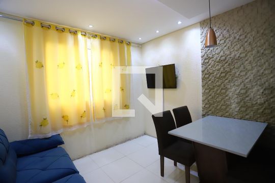 Sala de apartamento para alugar com 2 quartos, 40m² em Jardim Suzanopolis, Suzano