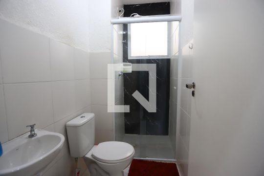 Banheiro de apartamento para alugar com 2 quartos, 40m² em Jardim Suzanopolis, Suzano