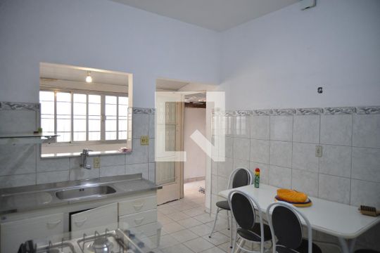 Cozinha de casa à venda com 4 quartos, 165m² em Vila Eldizia, Santo André