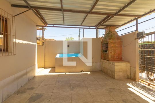 Área externa de casa à venda com 2 quartos, 55m² em Rio Branco, Canoas