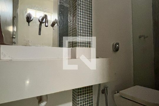 Lavabo de apartamento à venda com 3 quartos, 73m² em Leme, Rio de Janeiro