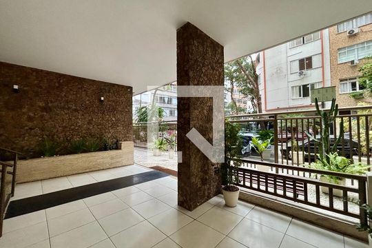 Portaria de apartamento à venda com 3 quartos, 73m² em Leme, Rio de Janeiro