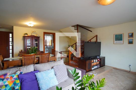 Sala de casa à venda com 3 quartos, 160m² em Vila Jardim, Porto Alegre
