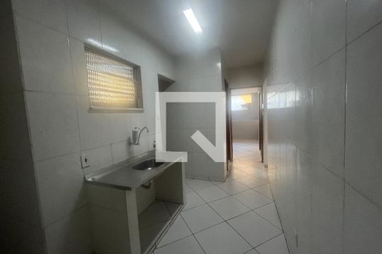 Cozinha de casa para alugar com 2 quartos, 70m² em Brás de Pina, Rio de Janeiro