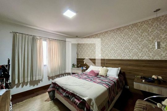 Suíte de casa à venda com 3 quartos, 200m² em Bela Aliança, São Paulo