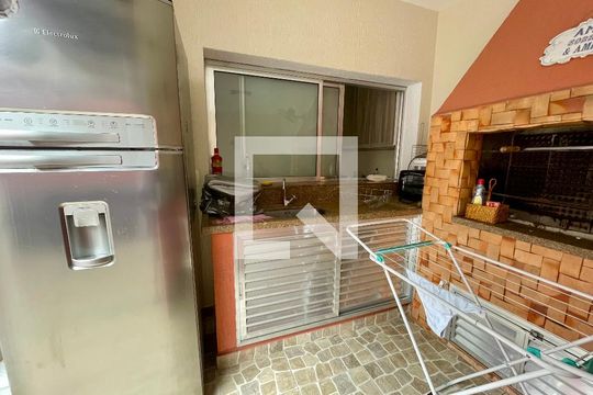 Churrasqueira de casa à venda com 3 quartos, 200m² em Bela Aliança, São Paulo