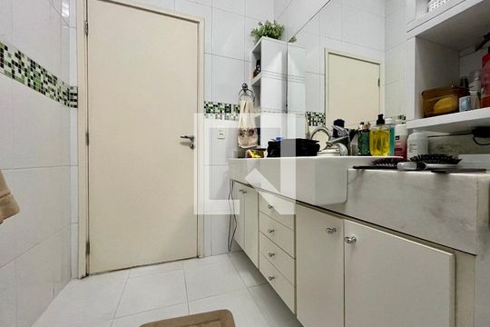 Banheiro da Suíte de casa à venda com 3 quartos, 200m² em Bela Aliança, São Paulo