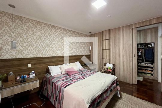 Suíte de casa à venda com 3 quartos, 200m² em Bela Aliança, São Paulo