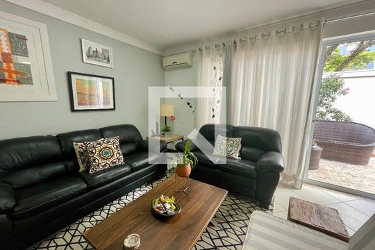 Sala de casa à venda com 3 quartos, 200m² em Bela Aliança, São Paulo
