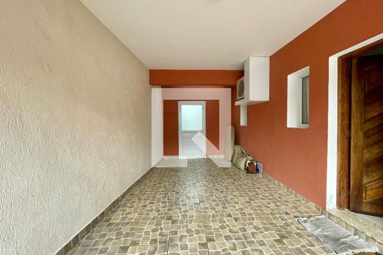 Área externa de casa à venda com 3 quartos, 200m² em Bela Aliança, São Paulo