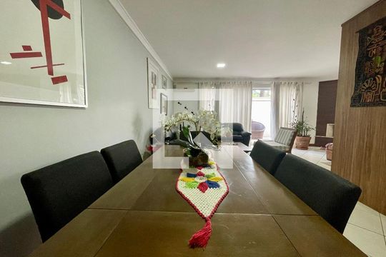 Sala de casa à venda com 3 quartos, 200m² em Bela Aliança, São Paulo