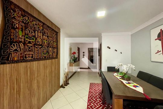 Sala de casa à venda com 3 quartos, 200m² em Bela Aliança, São Paulo