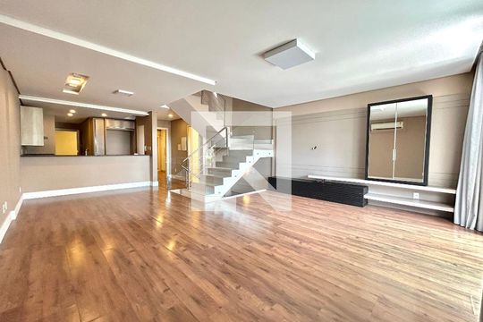 Sala  de casa de condomínio para alugar com 4 quartos, 180m² em Cacupé, Florianópolis