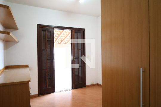 Quarto de casa para alugar com 3 quartos, 120m² em Vila Santana, São Paulo