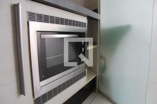 Cozinha de apartamento à venda com 2 quartos, 55m² em Vila Endres, Guarulhos