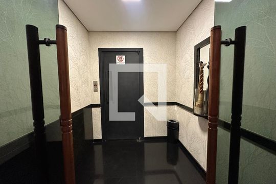Hall de entrada de kitnet/studio para alugar com 1 quarto, 42m² em Alphaville Industrial, Barueri