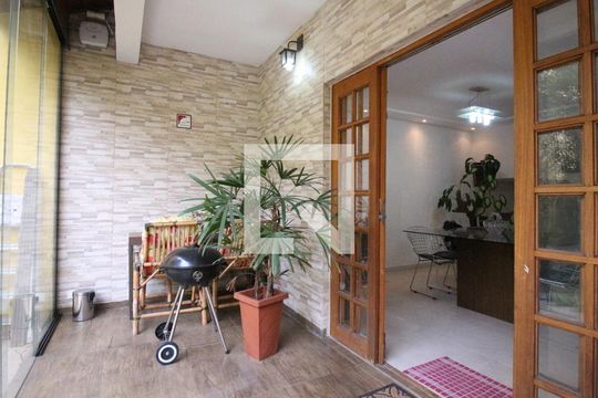 Quintal de casa à venda com 4 quartos, 245m² em Vila Lucia, São Paulo