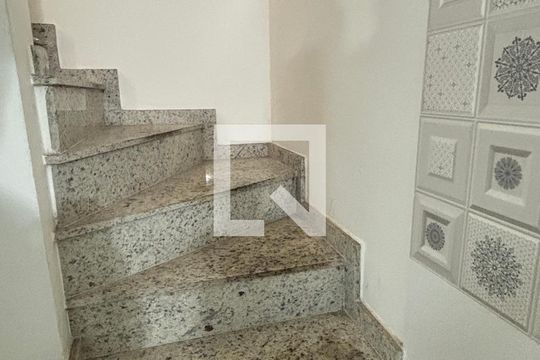 Escada de apartamento à venda com 2 quartos, 81m² em Jardim Bela Vista, Santo André