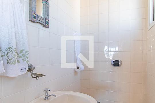 Lavabo de apartamento à venda com 3 quartos, 200m² em Azenha, Porto Alegre