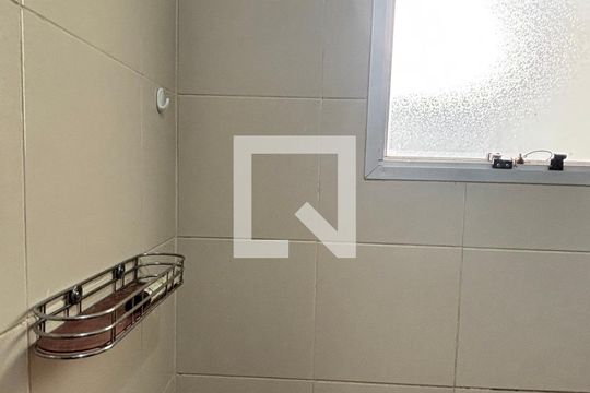 Banheiro de apartamento à venda com 2 quartos, 60m² em Jardim Ipanema, Santo André