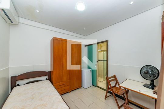 Suíte 1 de casa à venda com 8 quartos, 401m² em Coração Eucarístico, Belo Horizonte