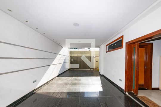 Garagem de casa à venda com 8 quartos, 401m² em Coração Eucarístico, Belo Horizonte