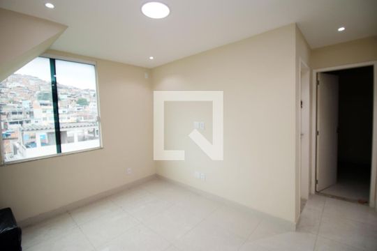 Sala de apartamento à venda com 3 quartos, 96m² em Olaria, Rio de Janeiro