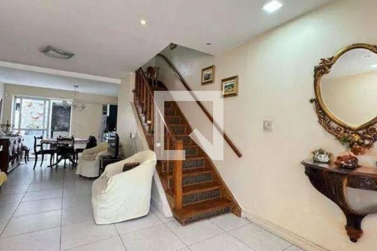 Sala de casa à venda com 3 quartos, 220m² em Vila Nova Conceição, São Paulo
