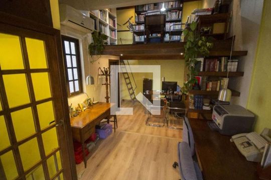 Escritório de casa à venda com 3 quartos, 270m² em Vila Olímpia, São Paulo