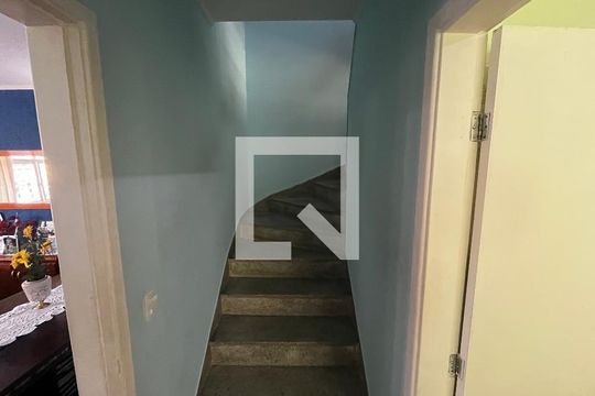 Escada de casa à venda com 4 quartos, 200m² em Jardim Franca, São Paulo