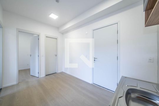 Sala/Cozinha de apartamento à venda com 2 quartos, 30m² em Jardim Aeroporto, São Paulo