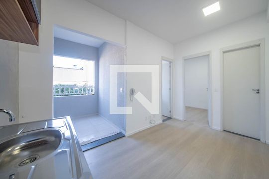 Sala/Cozinha de apartamento à venda com 2 quartos, 30m² em Jardim Aeroporto, São Paulo