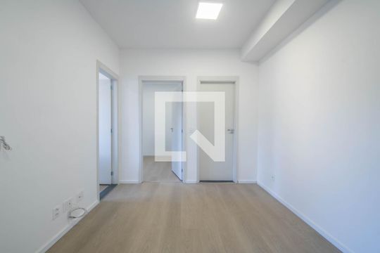 Sala/Cozinha de apartamento à venda com 2 quartos, 30m² em Jardim Aeroporto, São Paulo