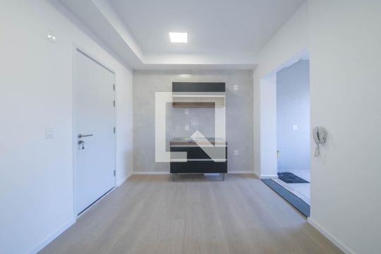 Sala/Cozinha de apartamento à venda com 2 quartos, 30m² em Jardim Aeroporto, São Paulo
