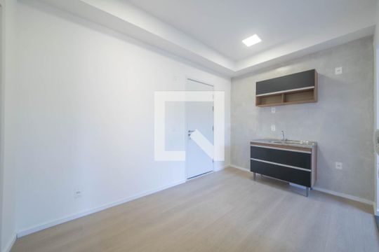Sala/Cozinha de apartamento à venda com 2 quartos, 30m² em Jardim Aeroporto, São Paulo