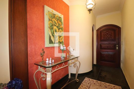 Hall de entrada de casa à venda com 3 quartos, 232m² em Santa Maria, Santo André