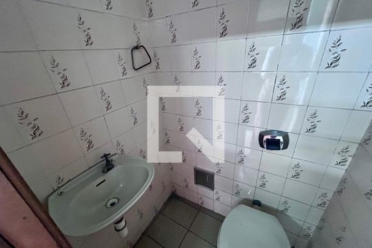 Lavabo 1 de casa à venda com 3 quartos, 316m² em Jardim Munhoz, Guarulhos