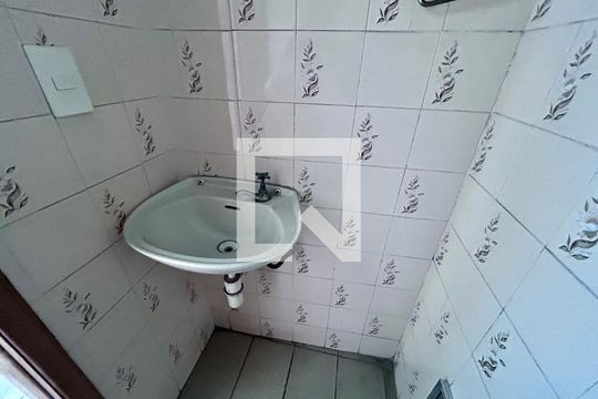 Lavabo 1 de casa à venda com 3 quartos, 316m² em Jardim Munhoz, Guarulhos