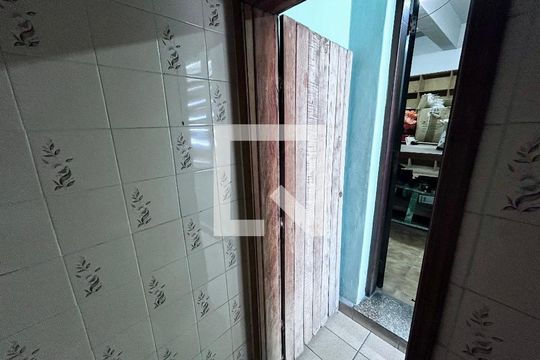 Lavabo 1 de casa à venda com 3 quartos, 316m² em Jardim Munhoz, Guarulhos